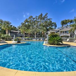 Viesnīca Resort-Style Condo in St Simons ~ 1 Mi to Pier! pilsētā Mallory Park