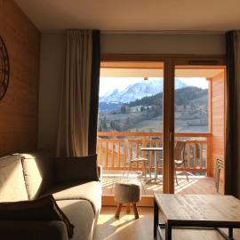 Luxury 2 Bedroom Apartment with view of Mont Blanc, ξενοδοχείο σε Combloux