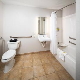 Holiday Inn Express & Suites Bellevue -Omaha Area- by IHG, hotelli kohteessa Bellevue