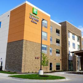 Holiday Inn Express & Suites Omaha - Millard Area by IHG, hotel Millardban