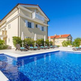 Luxury Apartments Villa Mande