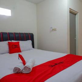 RedDoorz Syariah near GOR Satria 4, hotel em Sumbang
