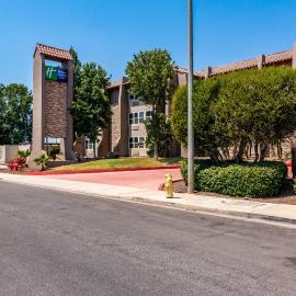 Holiday Inn Express & Suites Camarillo by IHG, hótel í Camarillo
