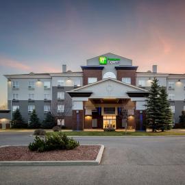 Holiday Inn Express Airdrie by IHG, hotel ad Airdrie