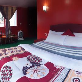 LAMA HOTEL - HIMALAYAN BURGER Experience the best stay in EVEREST with an unforgettable Mountain Flight, hotel sa Lukla