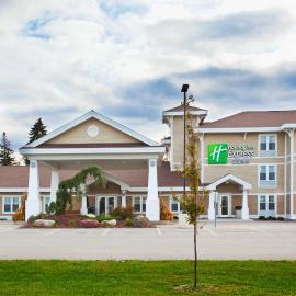 Holiday Inn Express & Suites Iron Mountain by IHG, viešbutis mieste Airon Mauntinas