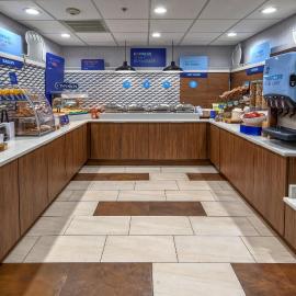 Holiday Inn Express & Suites Crossville by IHG، فندق في كروسفيل