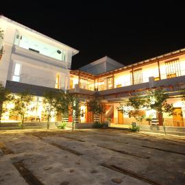 Zen and Pine Resort، فندق في Shuili