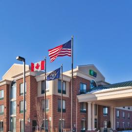Holiday Inn Express & Suites Detroit - Novi by IHG, hotel Noviban