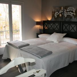 Viesnīca Hotel L'Ast pilsētā Banjolesa