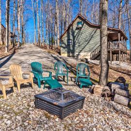 Quiet & Private Cabin ~ 5 Mi to Dale Hollow Lake!, hotel in Burkesville