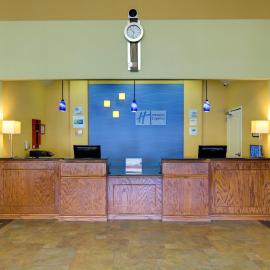 Holiday Inn Express Hotel & Suites Kansas City Sports Complex by IHG, khách sạn ở Kansas City