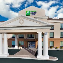 Holiday Inn Express Hotel & Suites Lebanon by IHG, hotel di Lebanon