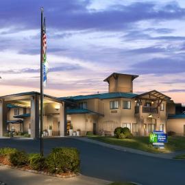 Holiday Inn Express Hotel & Suites Arcata/Eureka-Airport Area by IHG, hotel en McKinleyville
