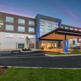Holiday Inn Express & Suites Gainesville - Lake Lanier Area by IHG, khách sạn ở Gainesville
