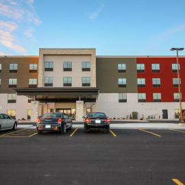 Holiday Inn Express & Suites - Kirksville - University Area by IHG, hotel in Kirksville