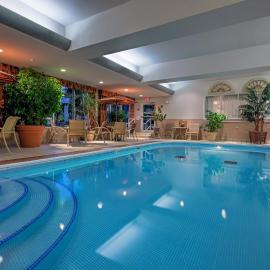 Holiday Inn Express Hotel & Suites Youngstown North-Warren/Niles by IHG, ξενοδοχείο σε Warren