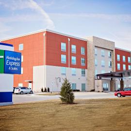 Holiday Inn Express & Suites - Rantoul by IHG、Rantoulのホテル
