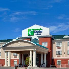 Holiday Inn Express Hotel & Suites-Hinton by IHG，欣頓的飯店