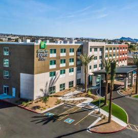 Holiday Inn Express & Suites Lake Havasu - London Bridge by IHG, hotel u gradu Lejk Havasu Siti