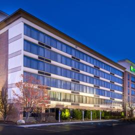 Holiday Inn Hotel & Suites Warren by IHG