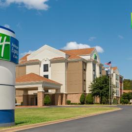Holiday Inn Express Hotel & Suites McAlester by IHG, hótel í McAlester