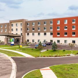 Holiday Inn Express & Suites - Elkhart North by IHG, hotel di Elkhart