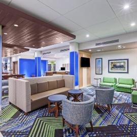 Holiday Inn Express and Suites Chanute by IHG，Chanute的飯店