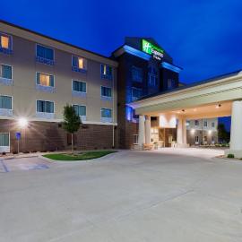 Holiday Inn Express Hotel & Suites Salina by IHG, hotel en Salina