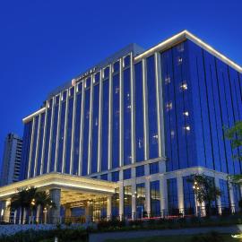 HUALUXE Yangjiang City Center, hotel v destinácii Yangjiang