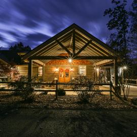 EAGLES CREST - Long Range Layered Mountain Views in peaceful neighborhood!