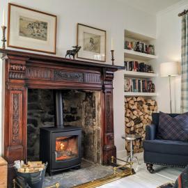 Central Hawick spacious stylish flat with log burner, hotel v destinaci Hawick