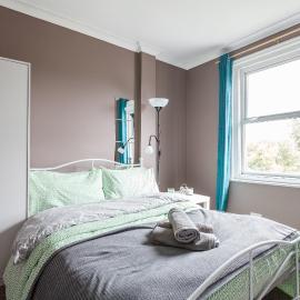 Shirley House 1, No-Frills Guest House, Self Catering, Smart Lock Check-in, Kitchen, Washer, Dryer, Great for Contractors, Hotel in Southampton