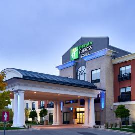 Holiday Inn Express Hotel & Suites Dieppe Airport by IHG, מלון במונקטון
