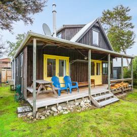 Parehopu Lake House - Taupo Holiday Home