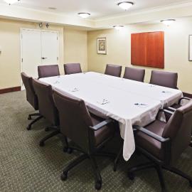Staybridge Suites Wichita by IHG, hotel di Wichita