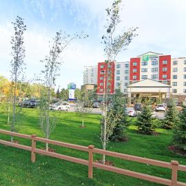 Holiday Inn Express and Suites Calgary University by IHG, hotel Calgaryben