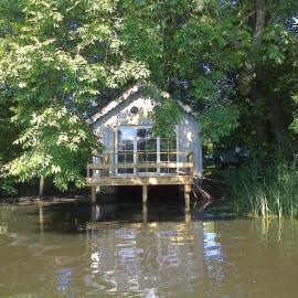 La cabane sur l'eau, hotel din Cul-des-Sarts