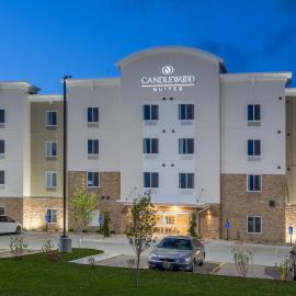 Candlewood Suites - Omaha Millard Area by IHG, מלון בMillard