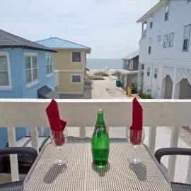 Tybeeland Steps to the Beach with Oceanviews, Beachside of Butler Ave, hotel a Tybee Island