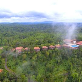 Coorg Cliffs Resorts, Hotel in Ammatti