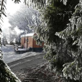 Benno der Wagen - kreativ gestaltetes Tiny House AM WALDRAND Nahezu Alleinlage Rennsteig Grünes Band NATUR PUR Hund willkommen