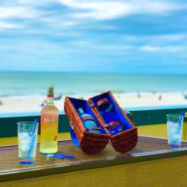 Full Reno Our Beaches Are Open to You, Popular Over-sized Balcony, hotel in Marco Island
