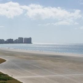 Views Stretching Down Entire Beach I Stunning Beachfront 2 Bed Condo, hotel in Marco Island