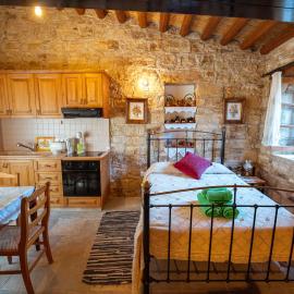 Constantias stone houses, hotel di Lofou