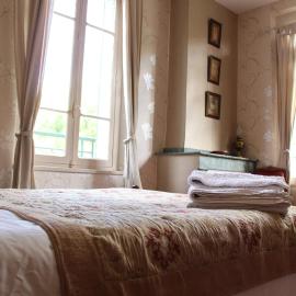 Maison Esmeralda Chambres D'Hotes et Gite, hôtel à Biert