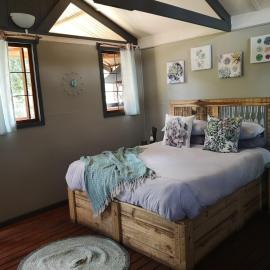 Treur River Lodge, hotel di Moremela