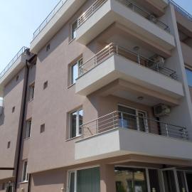 Guest House Dobi، فندق في بريمورسكو