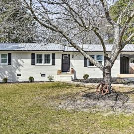 Studio w/ Patio - Walk to Hikes, Sights & Bites
