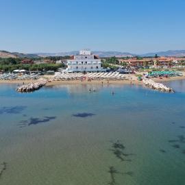 Hotel Strand, hótel í Marina di Montenero